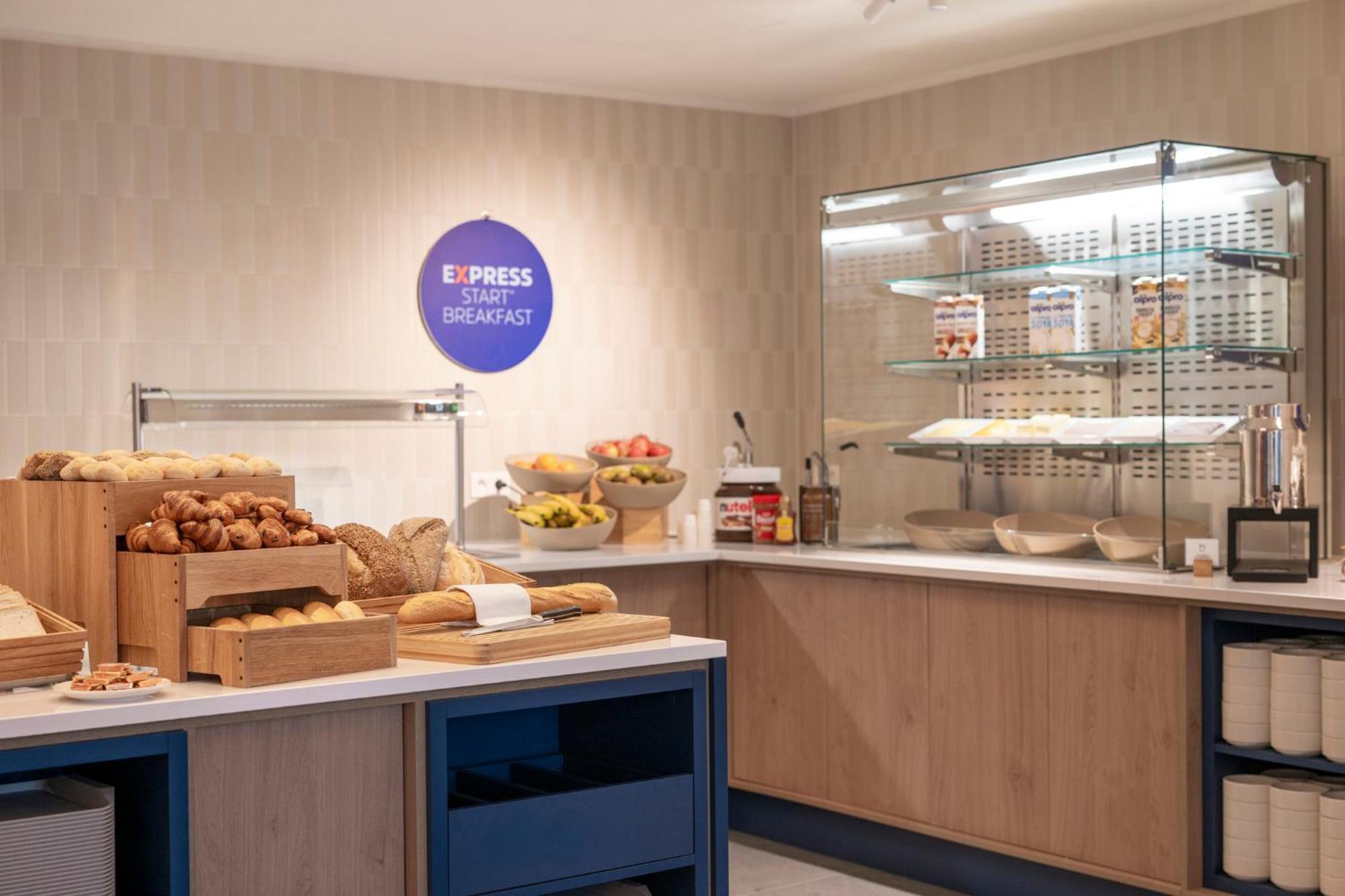 Holiday Inn Express & Suites Ghent By Ihg Esterno foto