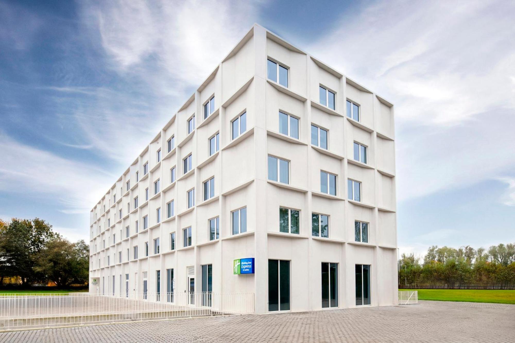 Holiday Inn Express & Suites Ghent By Ihg Esterno foto