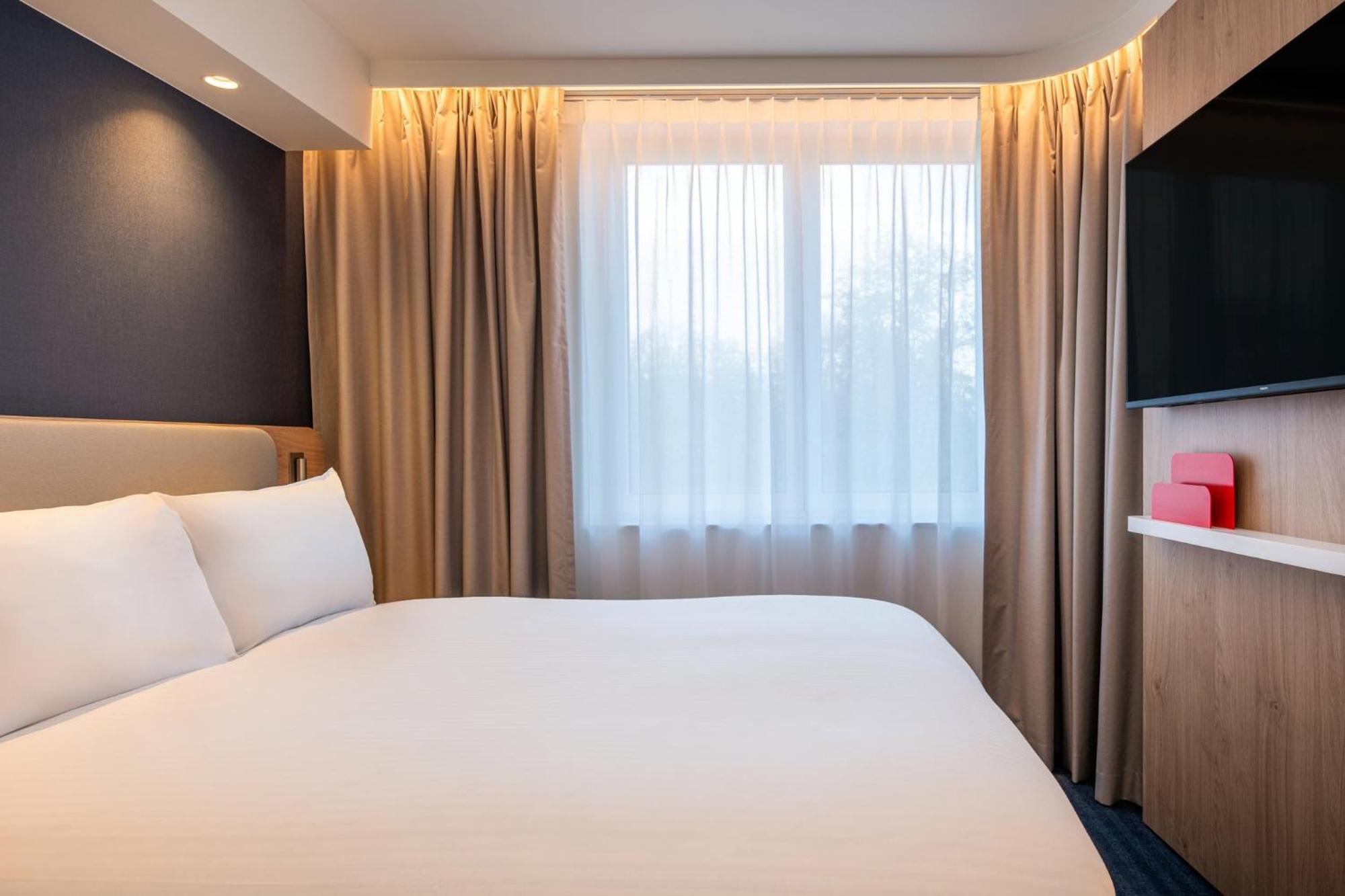 Holiday Inn Express & Suites Ghent By Ihg Esterno foto